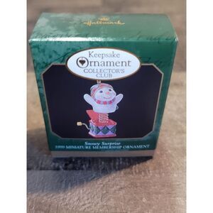 Hallmark snowy surprise 1999 mini ornament Xmas decor